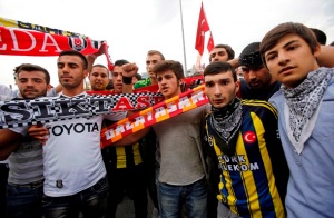 Beşiktaş, Galatasaray ve Fenerbahçe taraftarları Gezi Park'ta