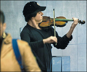 Keman virtüözü Joshua Bell