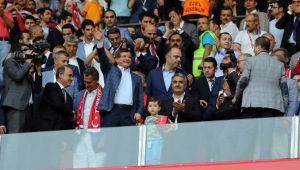 Ahmet Davudoğlu, Hollanda maçında şehit oğluyla